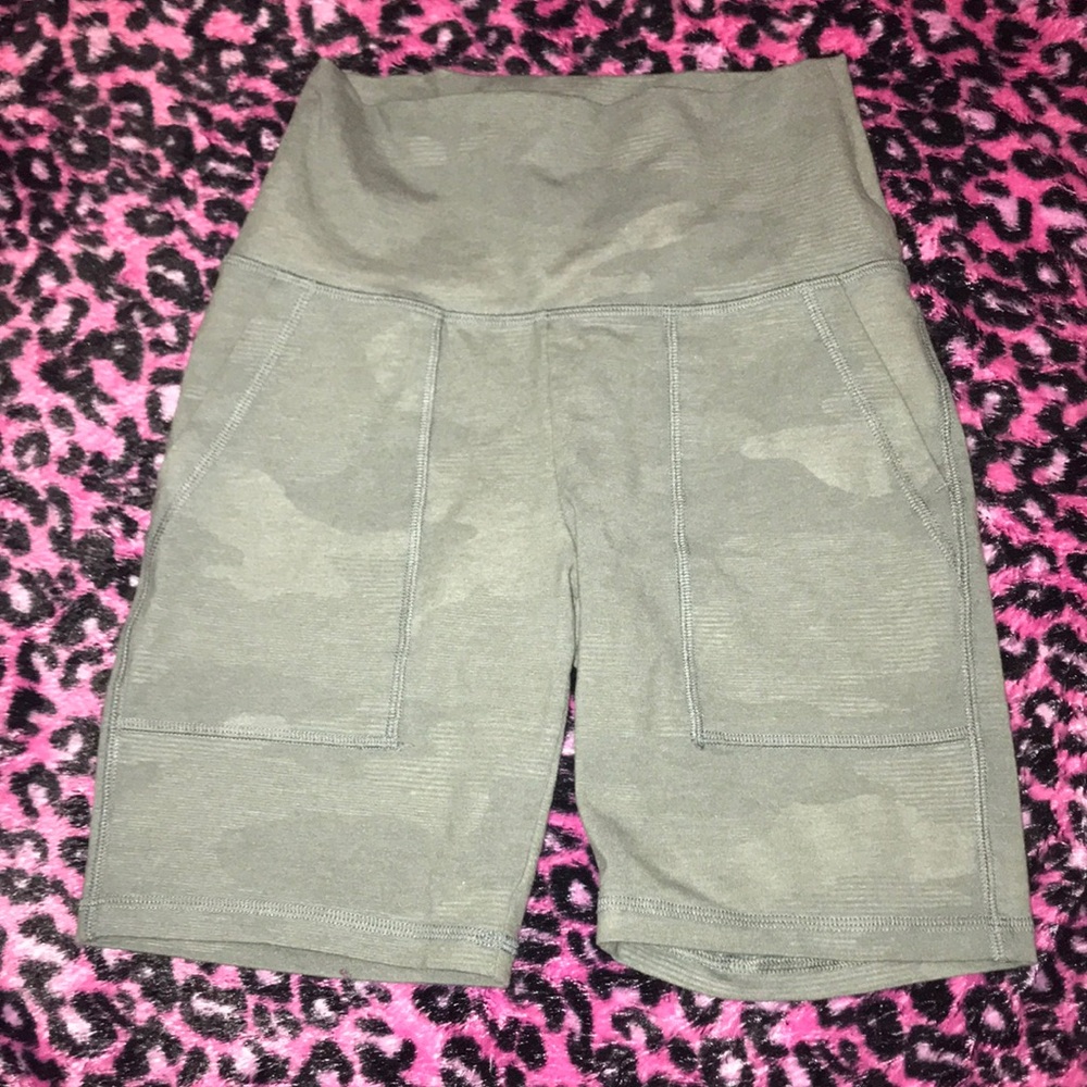 Aerie camo biker shorts
